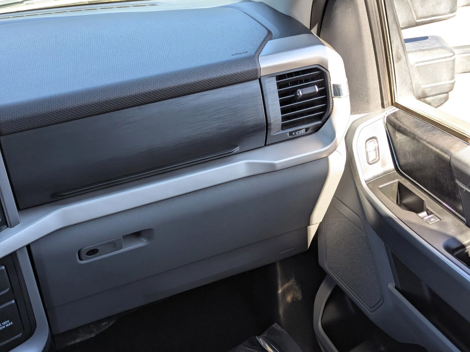 Used 2021 Oxford White Ford XLT image 18