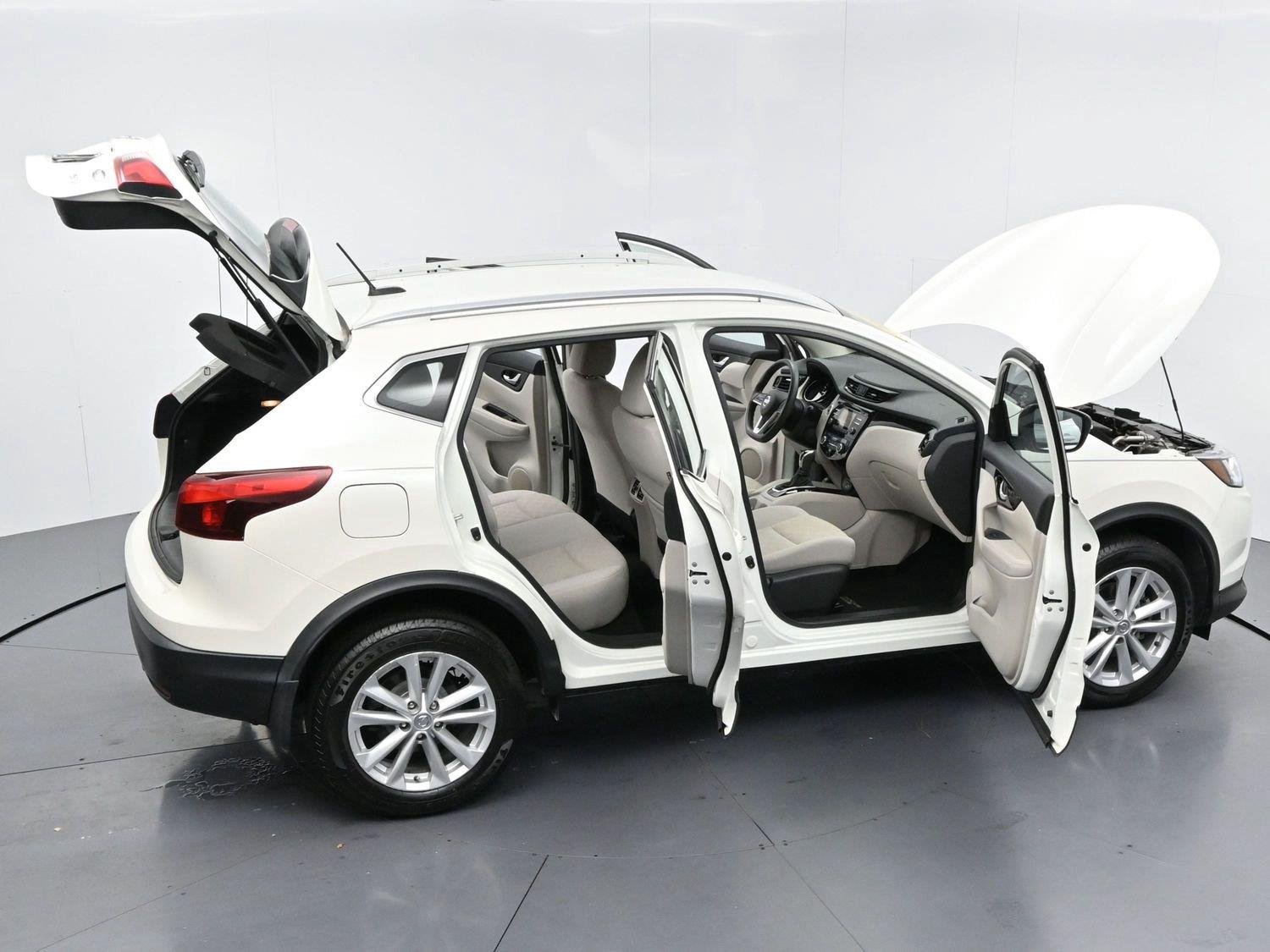 Used 2018 Pearl White Nissan SV image 34