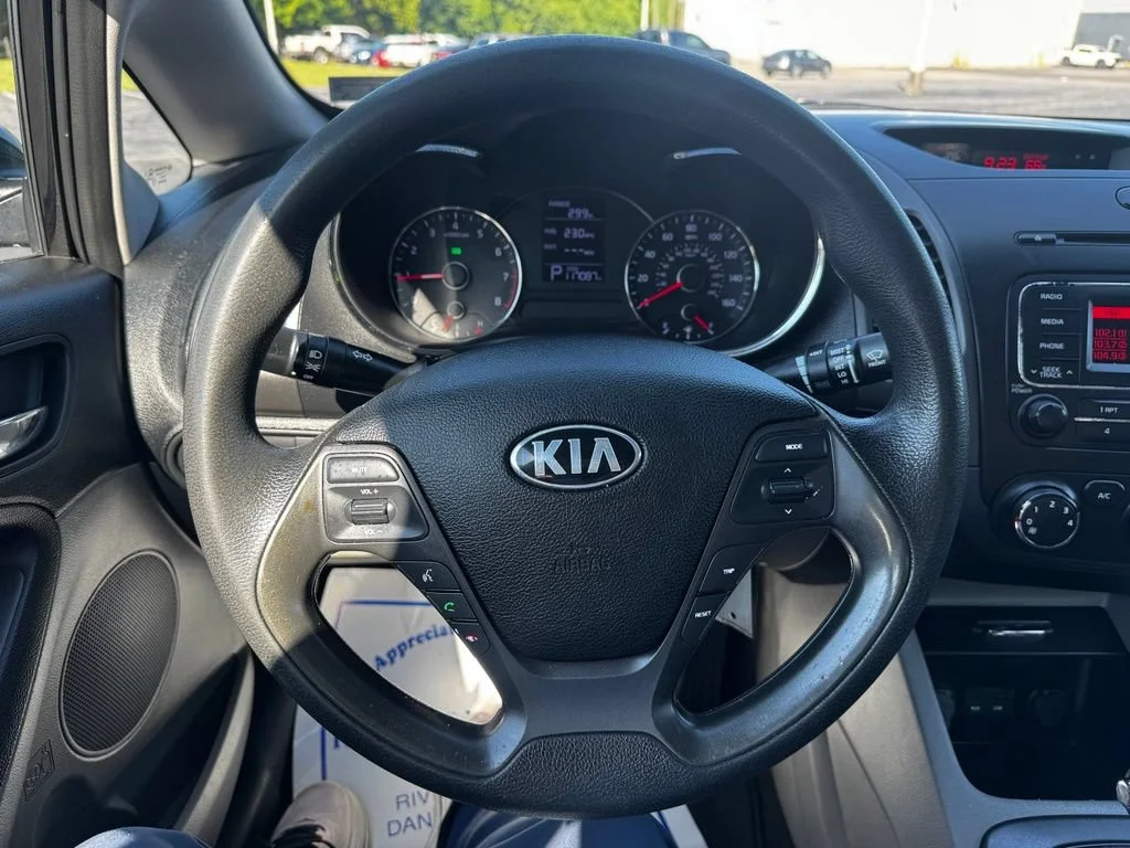 Used 2015  Kia LX image 15