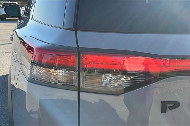 Used 2023 Gray Nissan Platinum image 29
