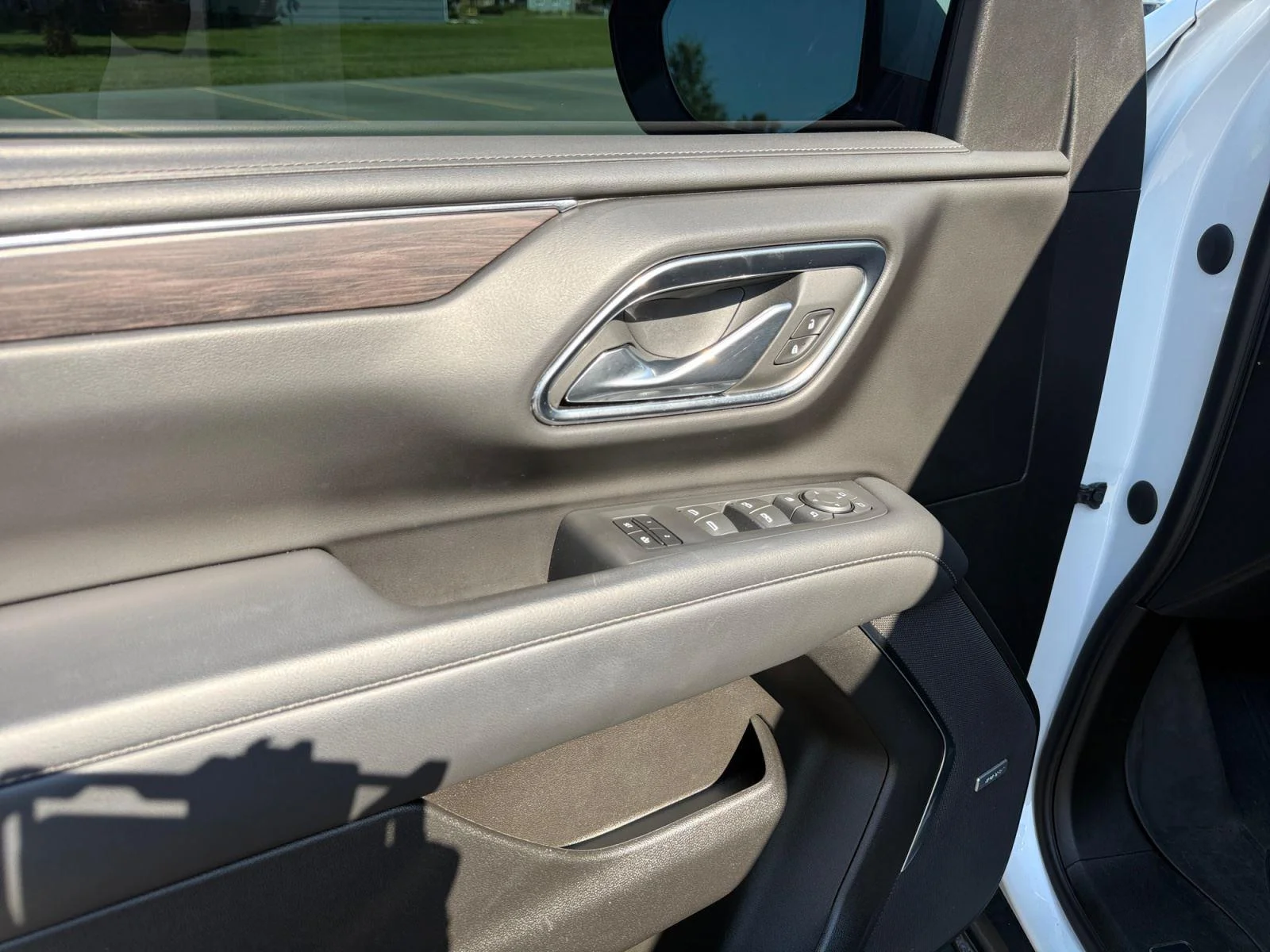 Used 2023 Summit White Chevrolet Z71 image 11