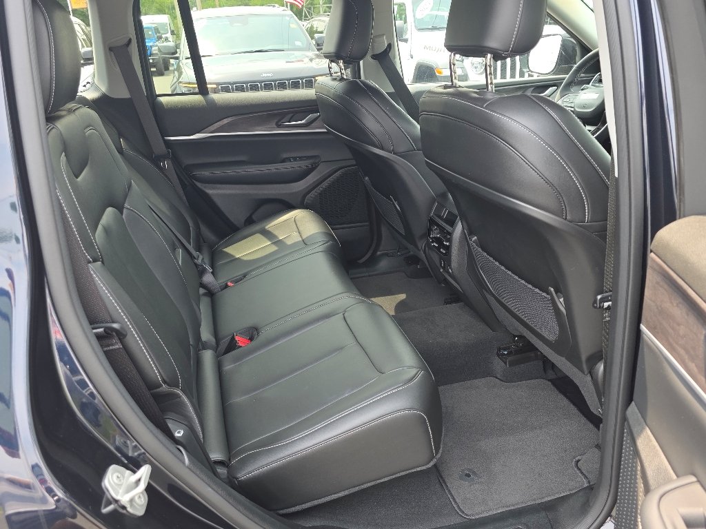 Certified Used 2023 Diamond Black Crystal Pearl Coat Jeep Limited image 16