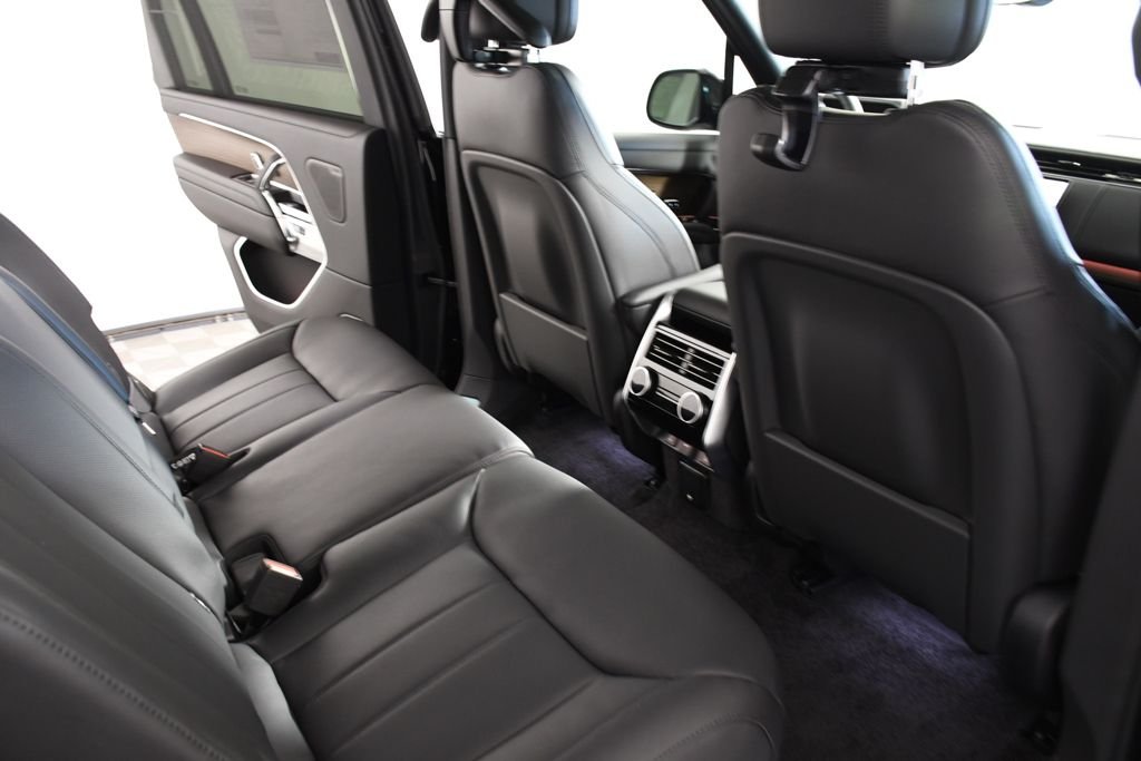 New 2026 Santorini Blk Land Rover SE image 21