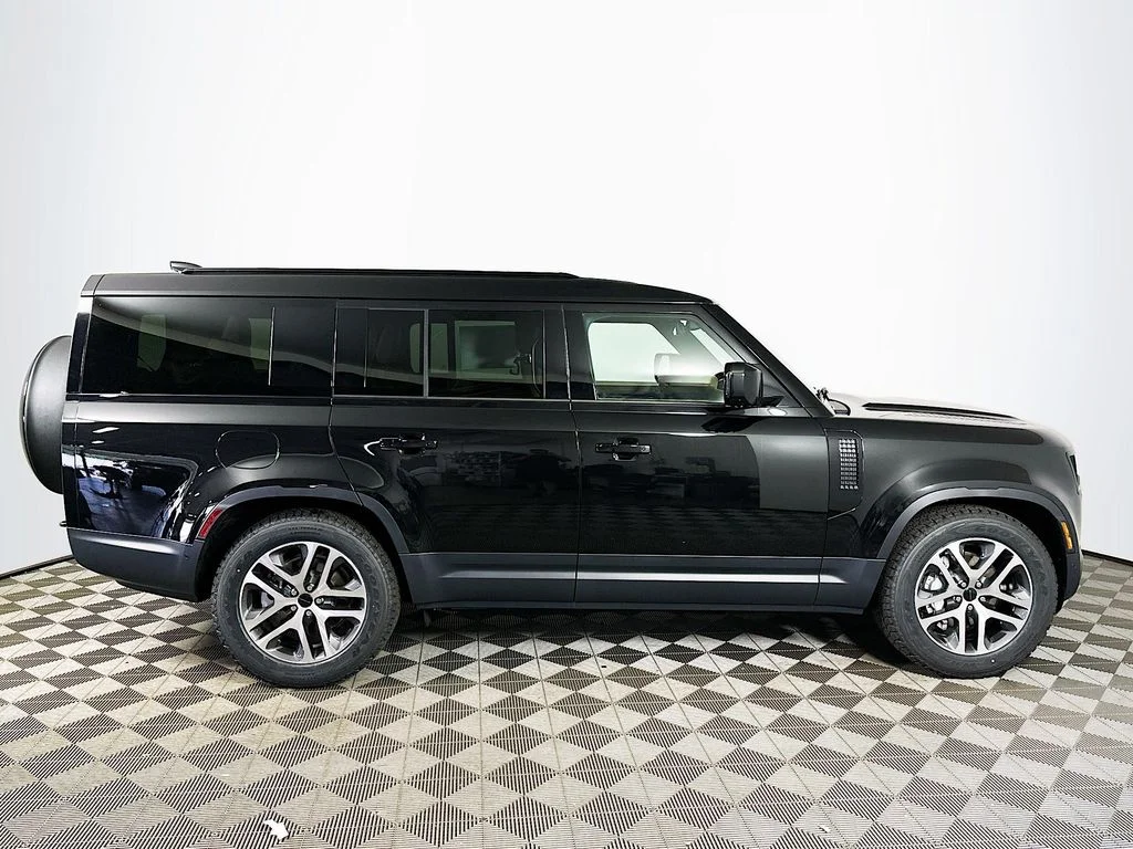 New 2026 Santorini Black Land Rover S image 4