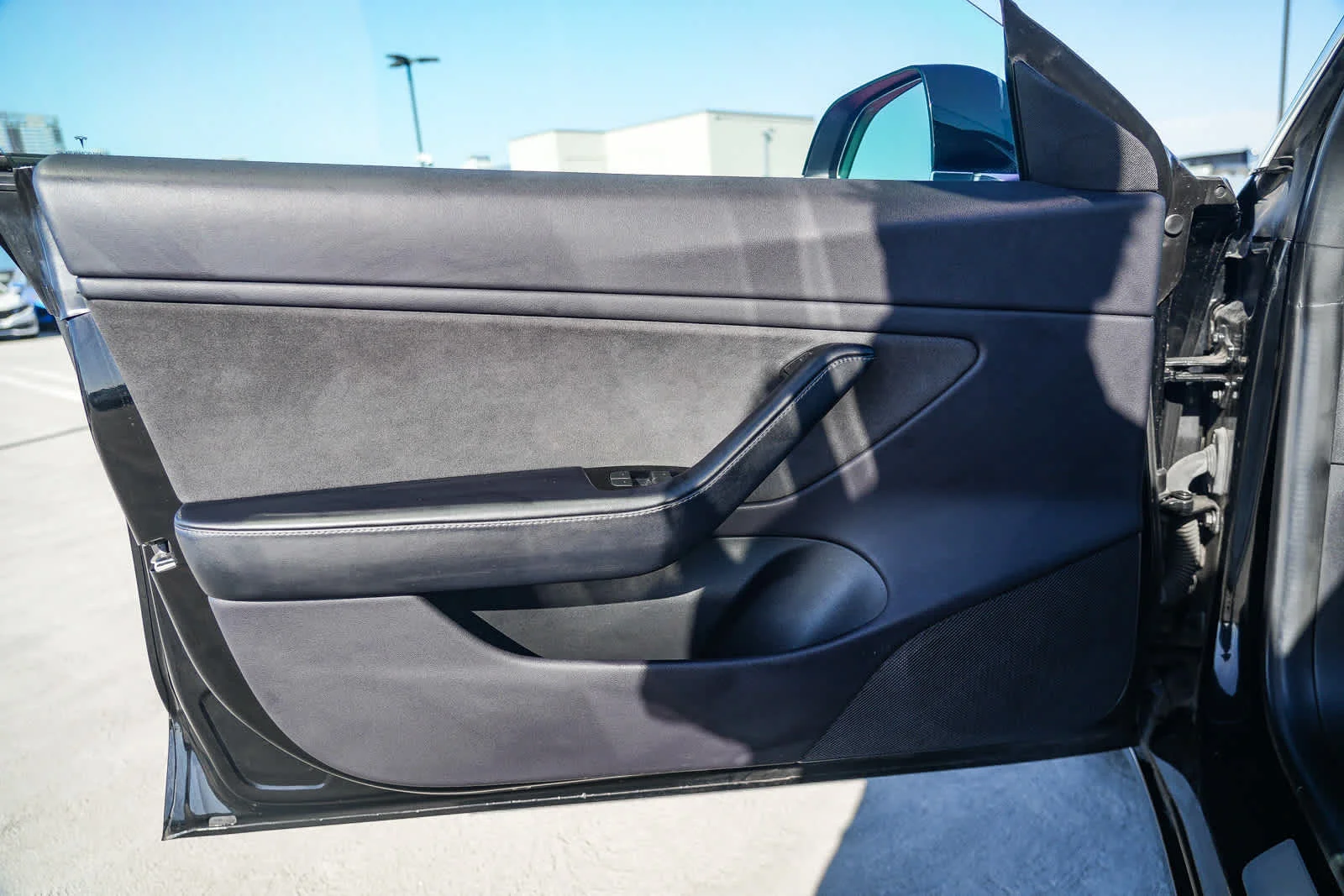 Used 2018  Tesla  image 20