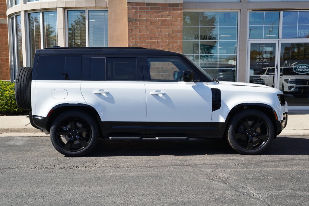 New 2026 Fuji White Land Rover X-Dynamic SE image 7