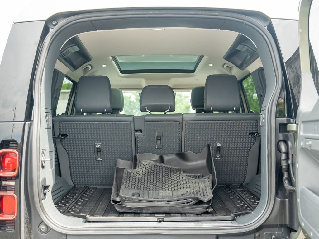 Used 2024 Green Land Rover X-Dynamic SE image 38