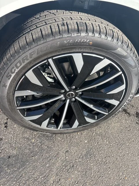 2026 Volvo XC90 Plus - Photo 12