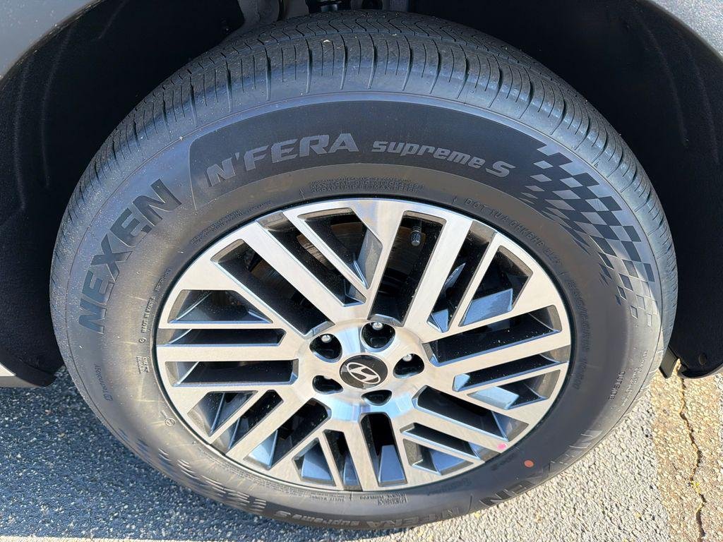 New 2026 White Hyundai SEL FWD image 12