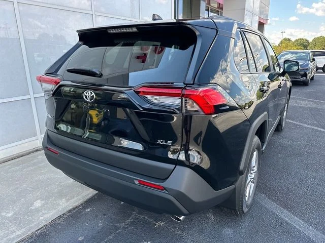 Used 2025 Black Toyota XLE image 3