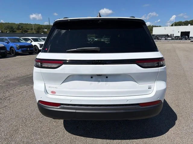 New 2026 White Jeep  image 4