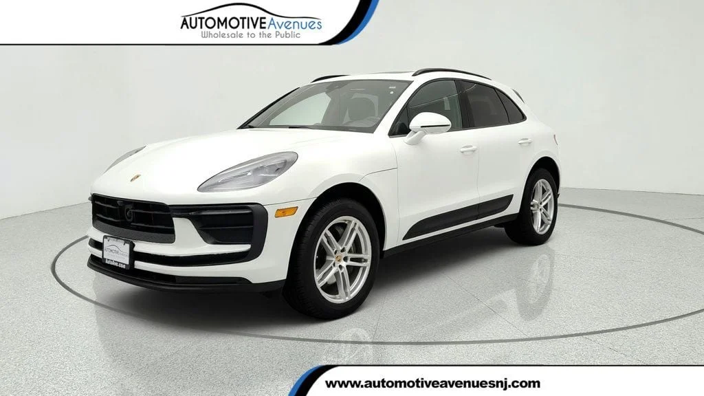 2024 Porsche Macan -'s photo