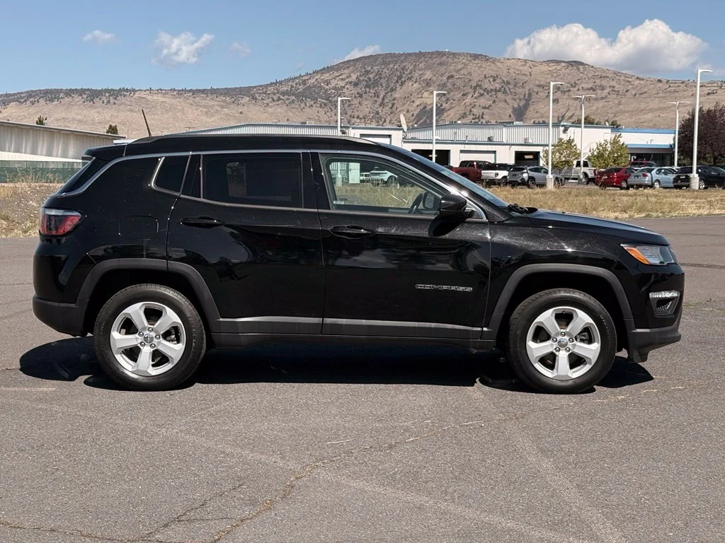 Used 2018 Diamond Black Jeep Latitude image 7