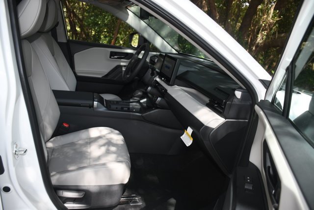 New 2026 Ice Cap Toyota XLE Premium image 11