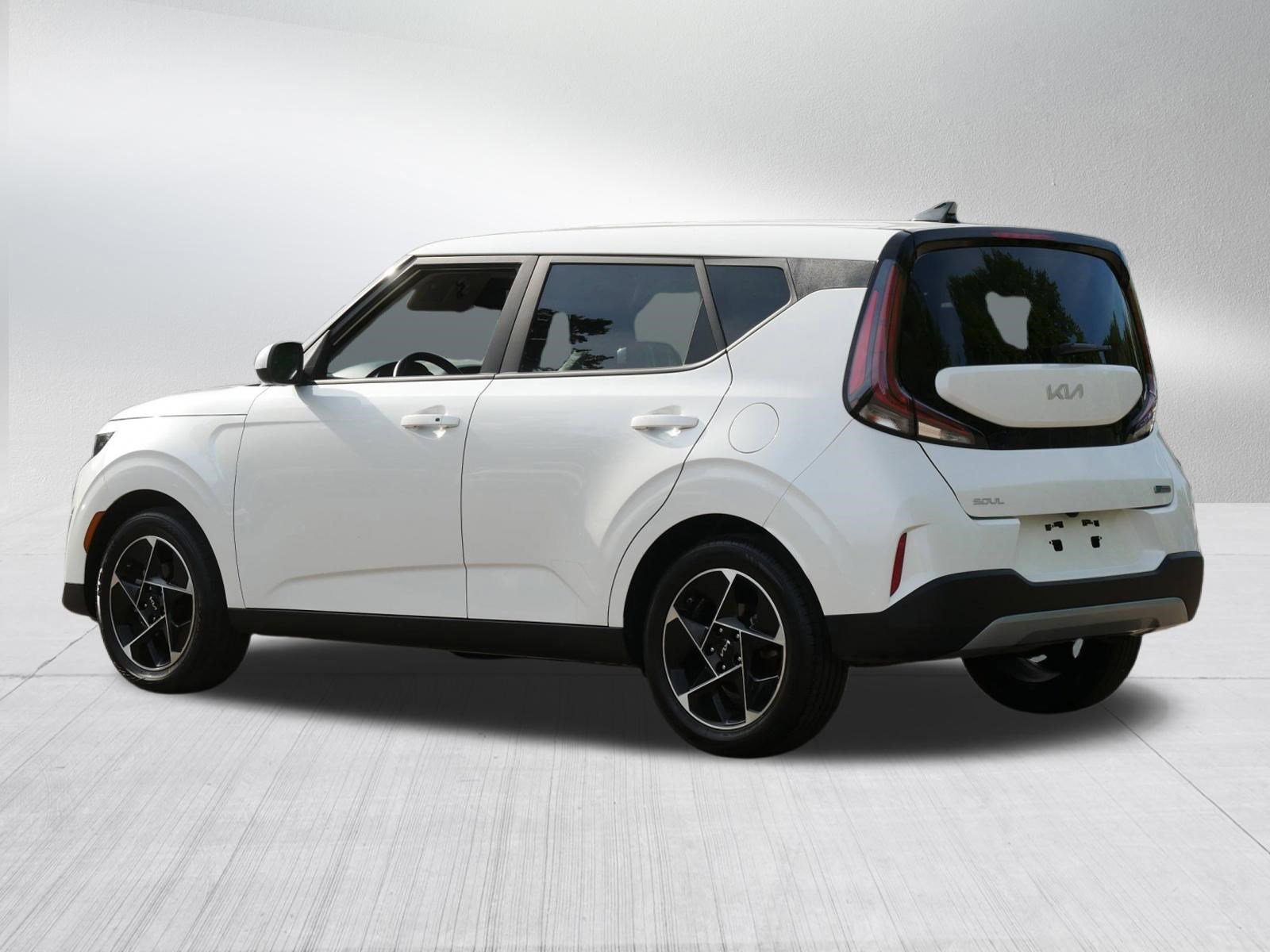 Used 2025 Snow White Pearl Kia EX image 5