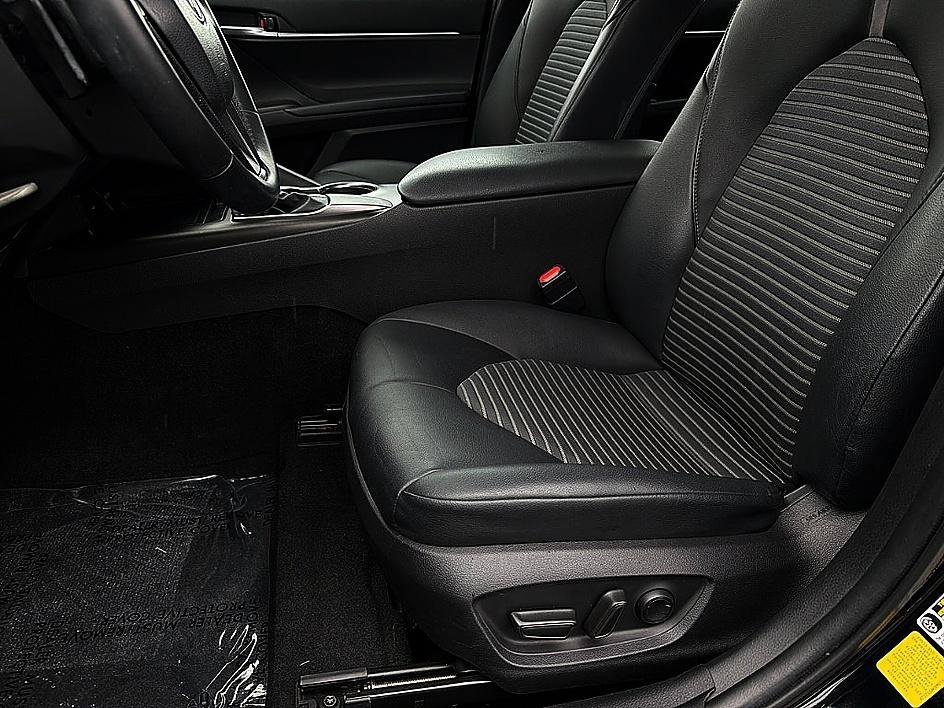 Used 2021 Midnight Black Metallic Toyota SE image 9