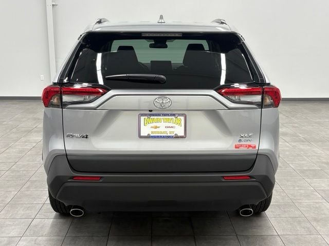 Used 2025 Silver Toyota XLE image 3