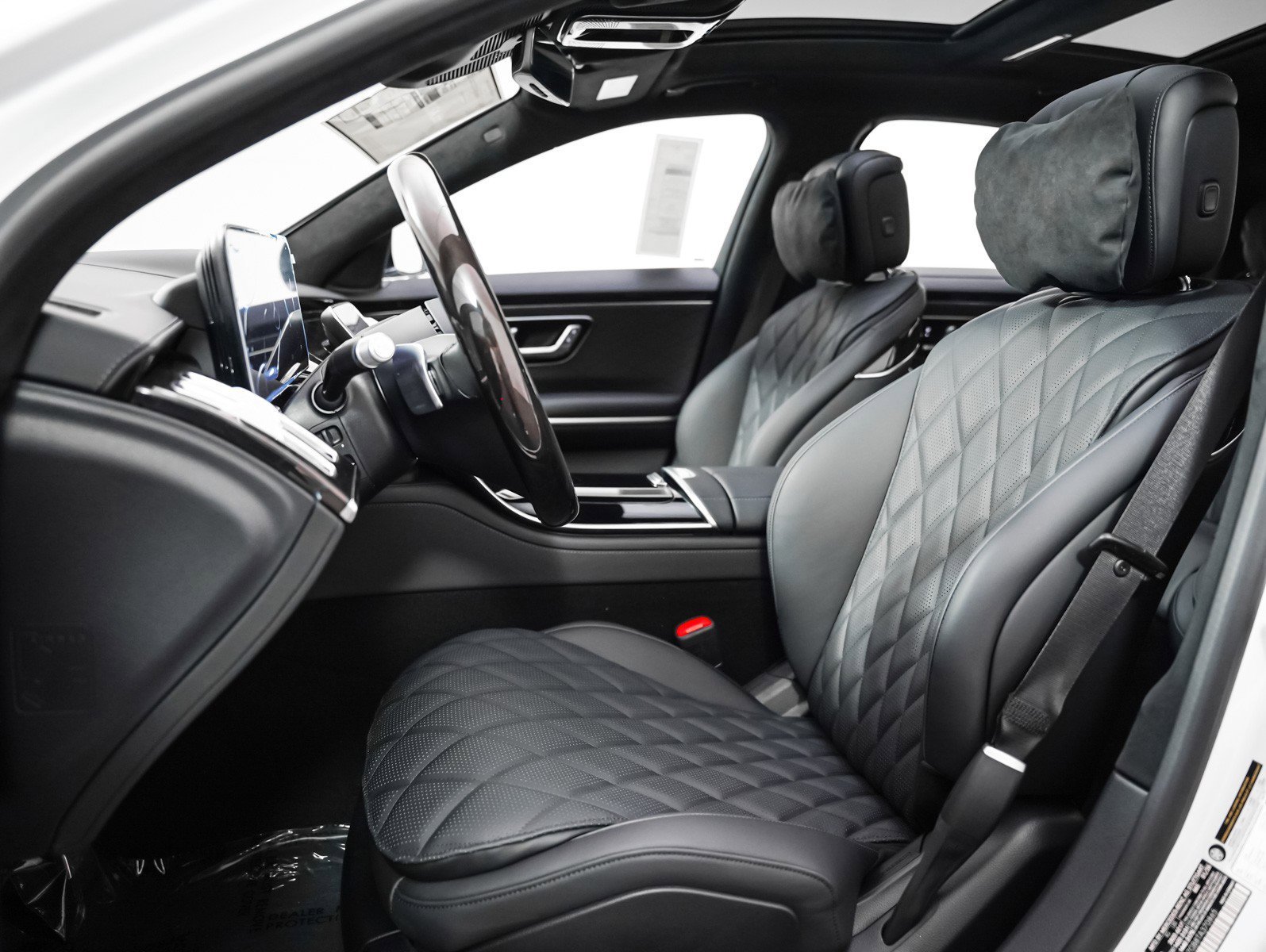 New 2026 MANUFAKTUR Moonlight White Metallic Mercedes-Benz S 580 image 8