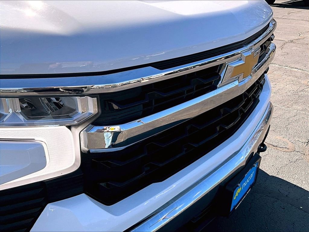 Used 2023 White Chevrolet LT image 32