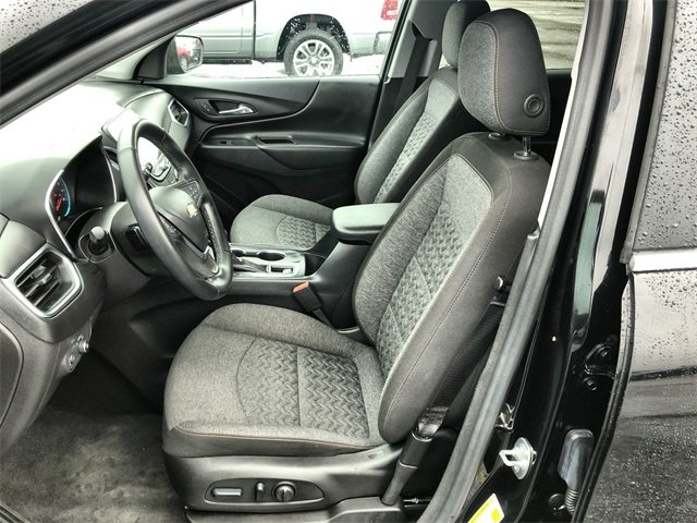 2024 Chevrolet Equinox LT photo 2