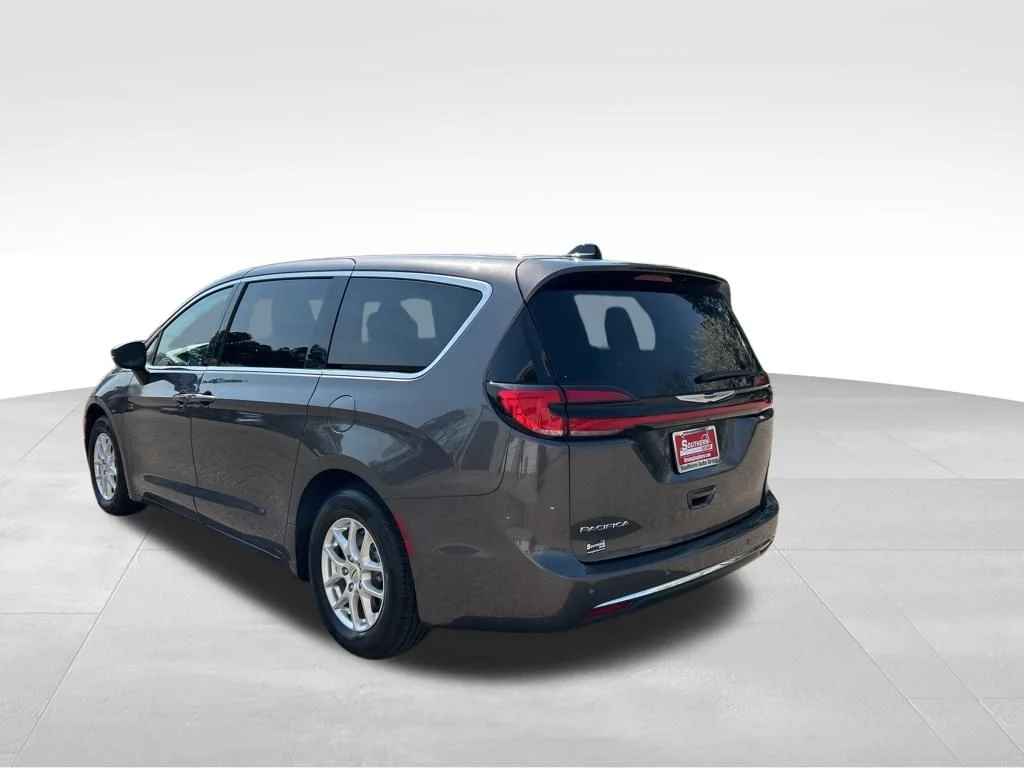 Used 2023 Gray Chrysler Touring L image 3