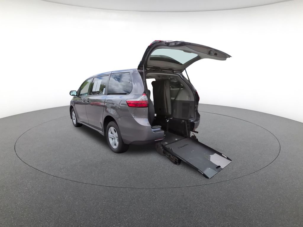 Used 2020 Gray Toyota L image 4
