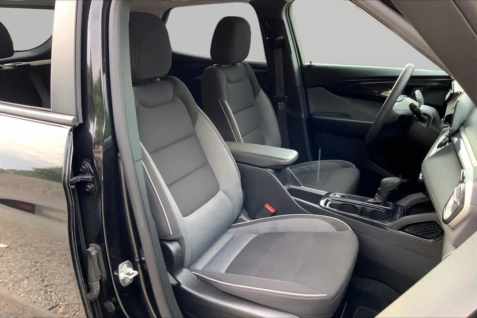 Used 2025 Mosaic Black Metallic Chevrolet LT image 9