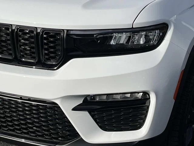 New 2025 Bright White Clear-Coat Exterior Paint Jeep Limited image 10