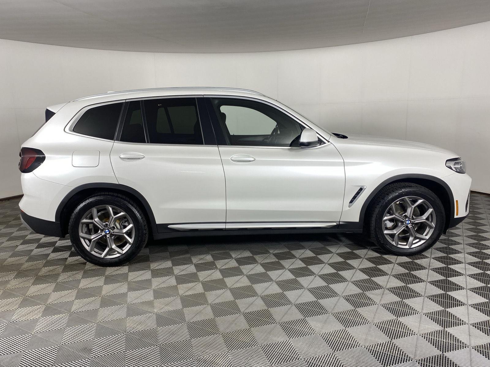 Used 2022 Mineral White Metallic BMW xDrive30i image 11