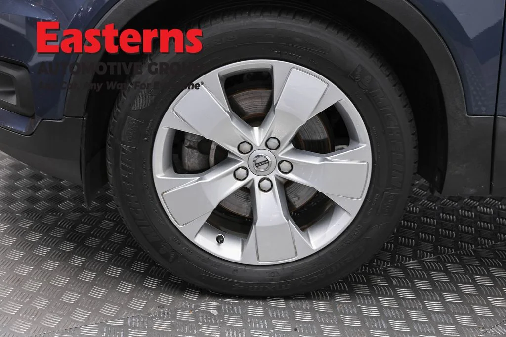 Used 2021 Gray Volvo Momentum image 33
