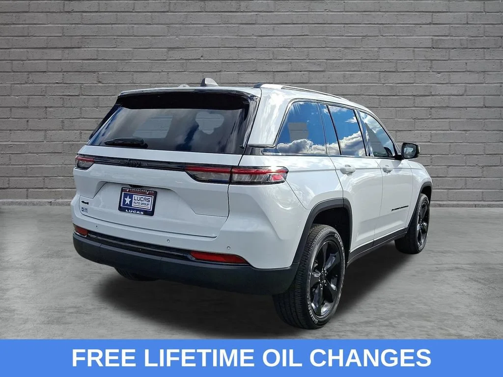 Used 2023 Bright White Clearcoat Jeep Altitude X image 11