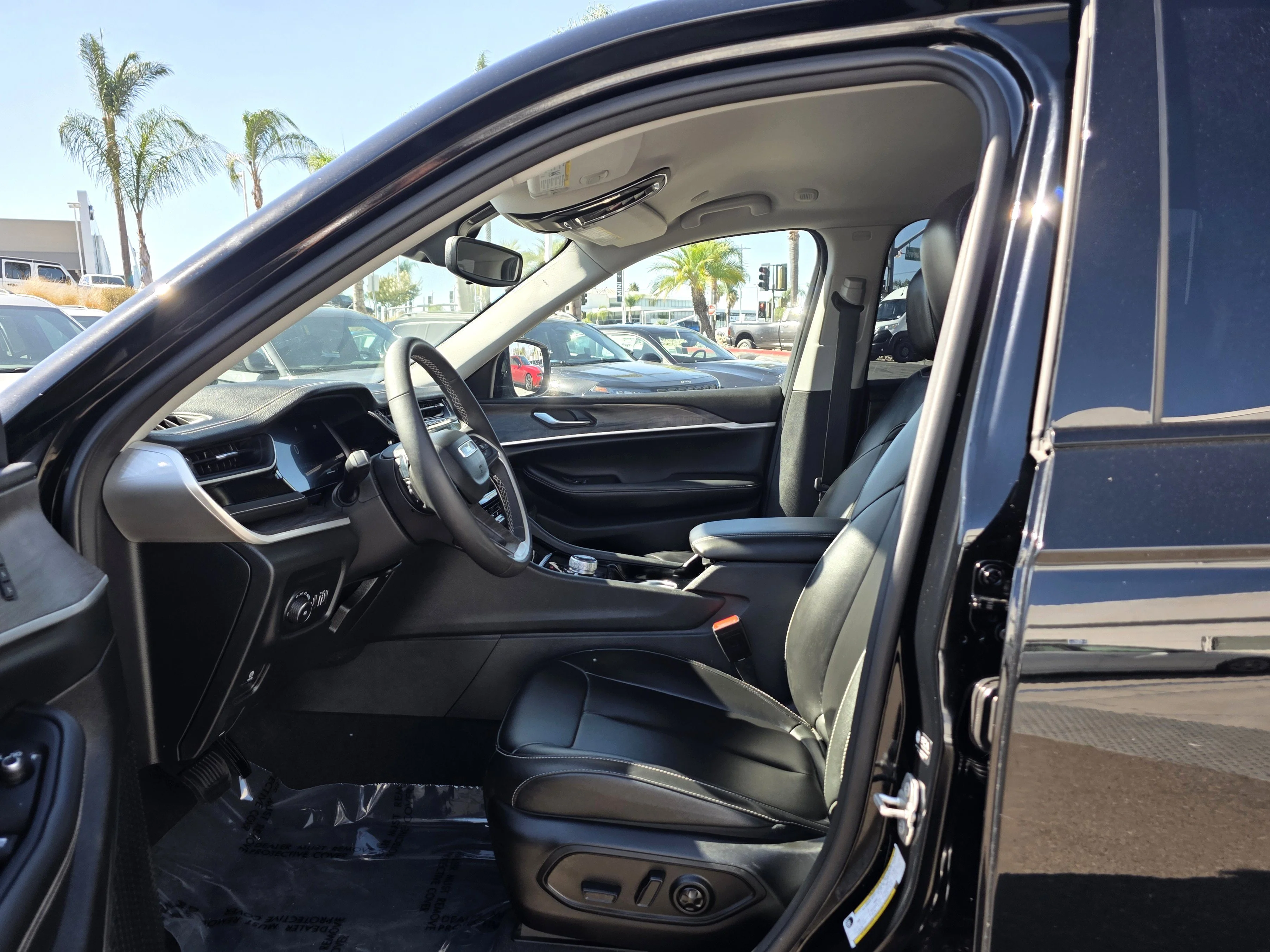Certified Used 2023 Diamond Black Jeep Limited image 12