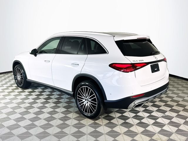 New 2026 MANUFAKTUR Moonlight White Metallic Mercedes-Benz GLC 300 image 5
