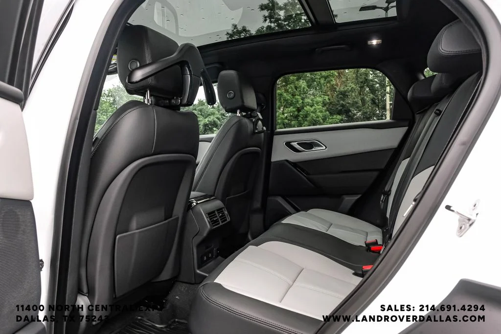 New 2026 Ostuni Pearl Wht Prem Met Land Rover Dynamic SE image 37