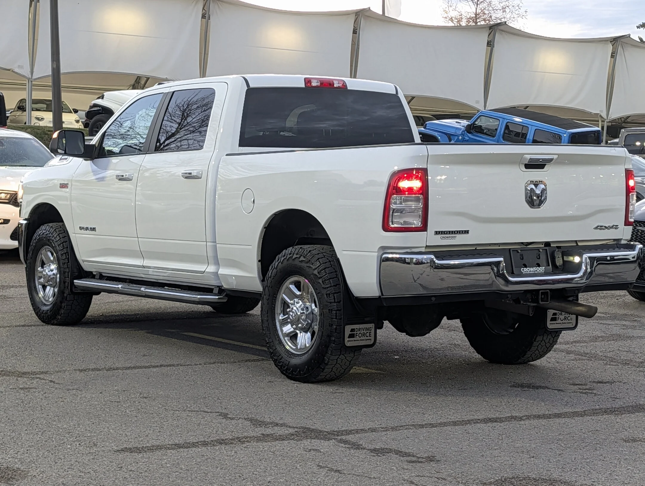 Used 2019 White RAM Big Horn - 6.4L HEMI - Apple CarPlay - Heated - Big Horn 4x4 Crew Cab 64 Box image 6