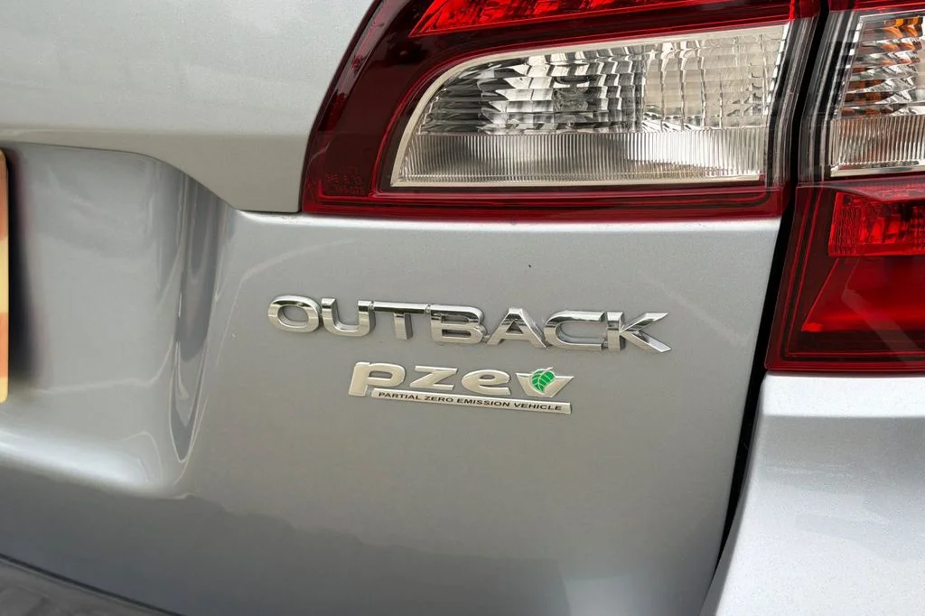 Used 2015 Ice Silver Metallic Subaru 2.5i image 7