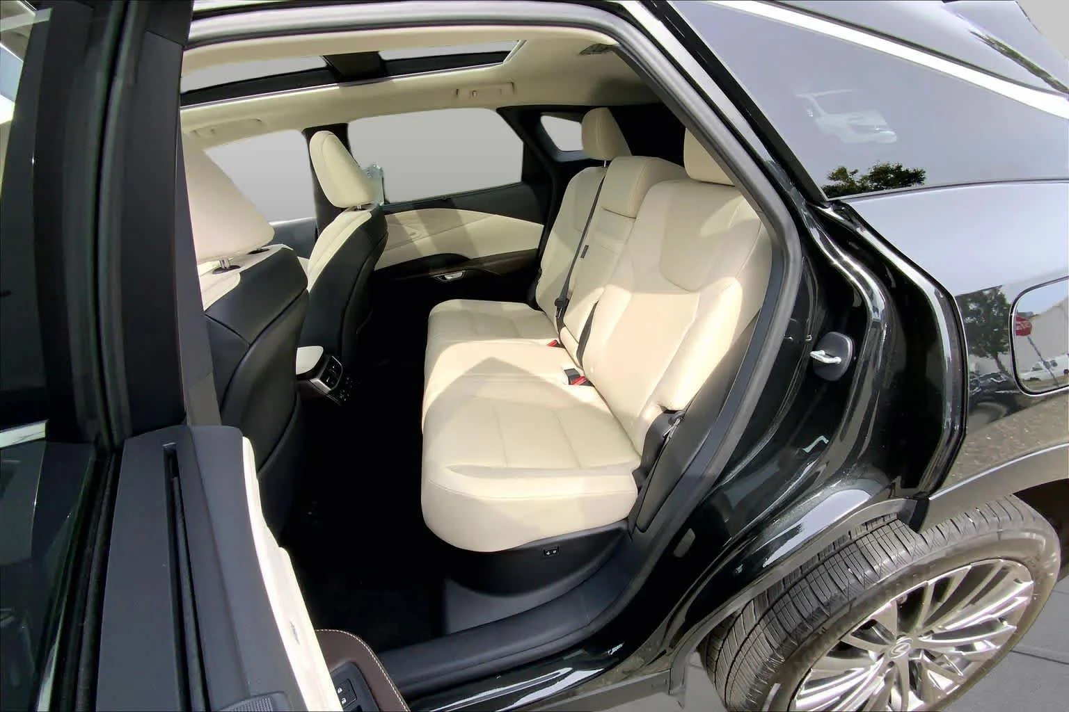 Certified Used 2024 CAVIAR Lexus Luxury image 21