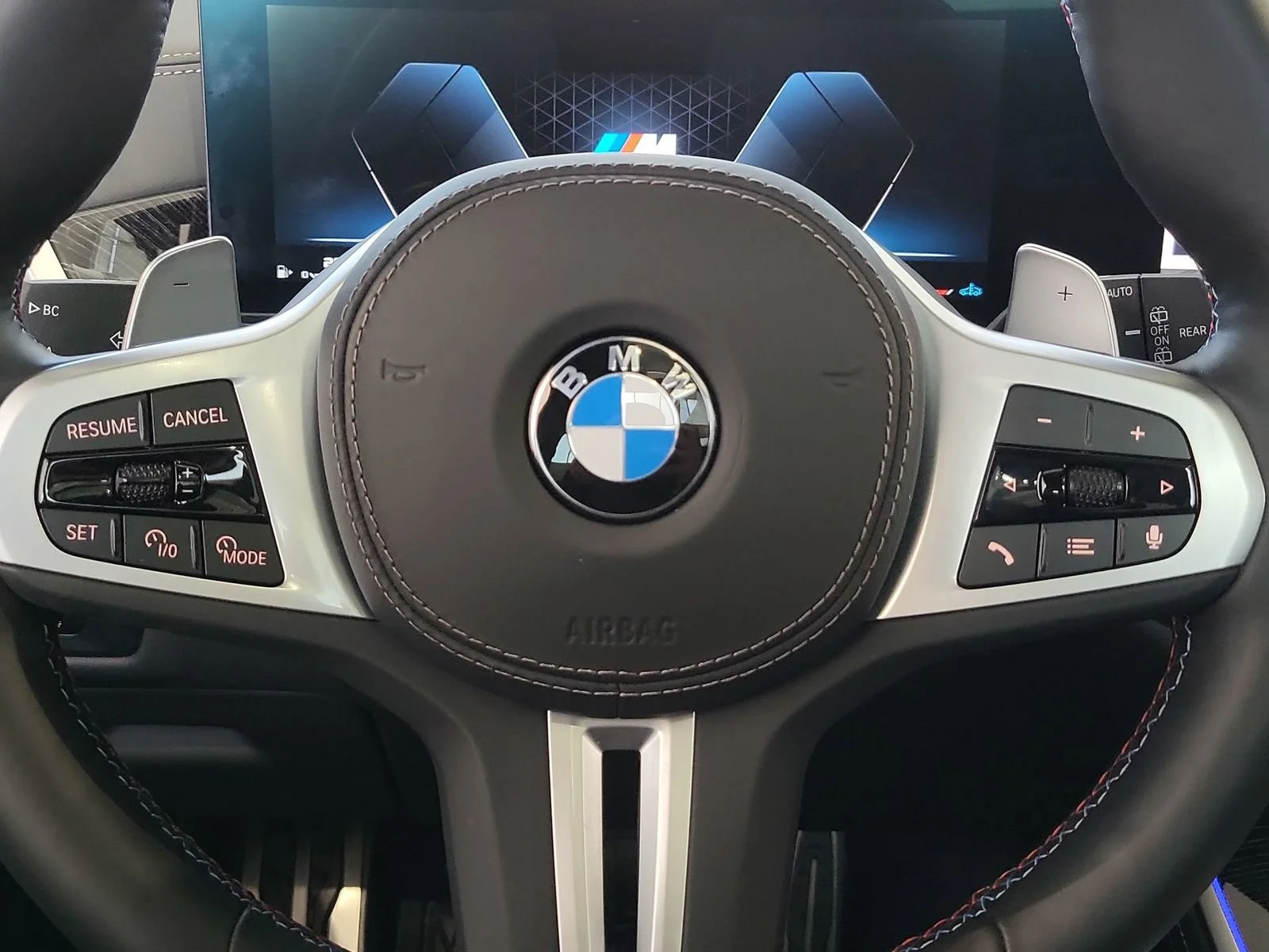 Used 2025 Black BMW M60i image 11