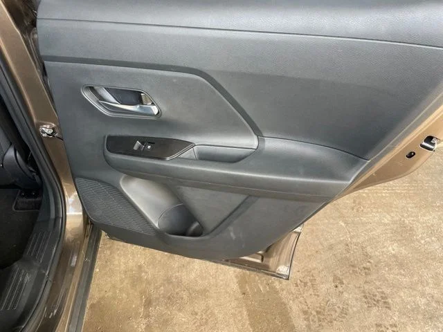 Used 2025 Brown Nissan SV image 22