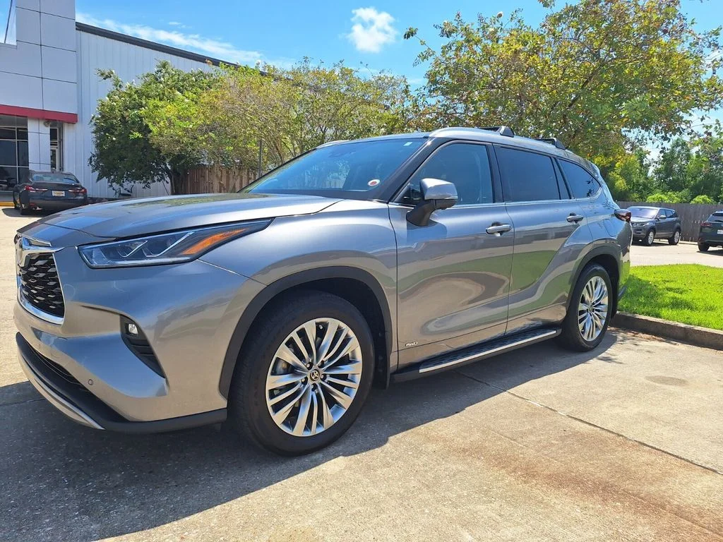 2025 Toyota Highlander Hybrid Platinum