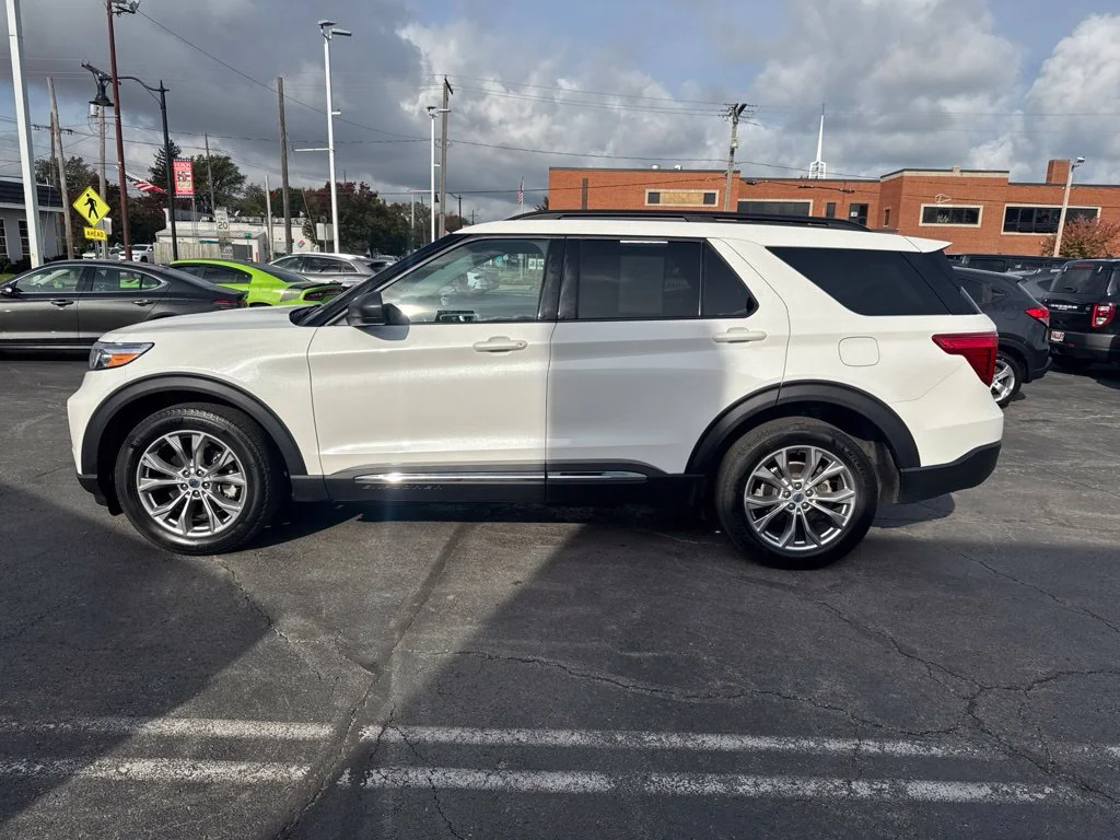 Used 2022 White Metallic Ford XLT image 7