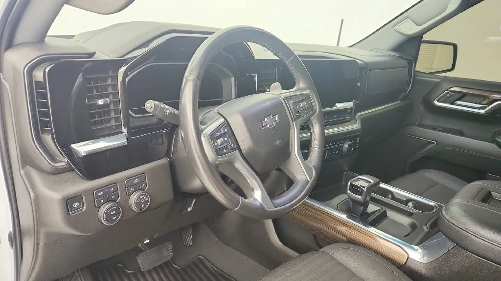 Used 2022 SUMMIT WHITE Chevrolet RST image 13