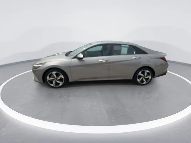 Used 2023 Silver Hyundai SEL image 5