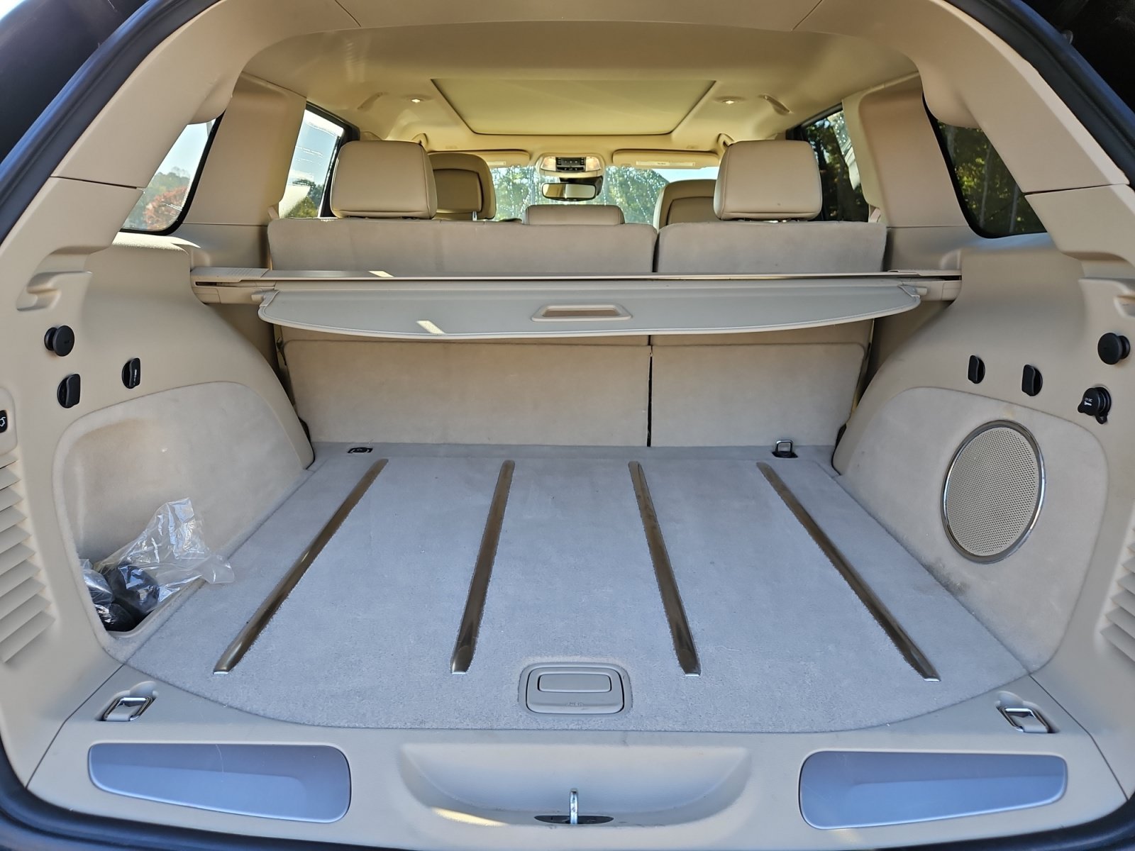 Used 2017 Black Jeep Overland image 19