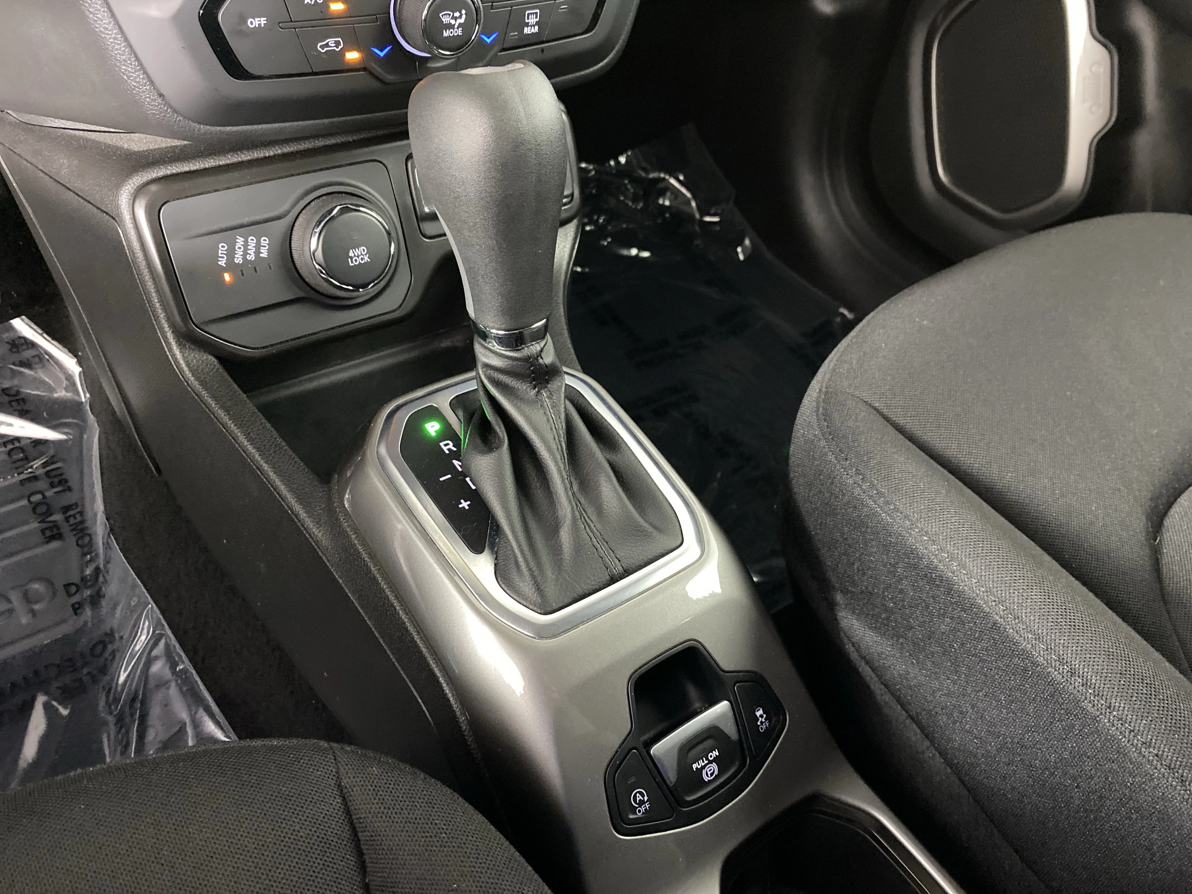 Used 2022 Bikini Metallic Clearcoat Jeep Latitude image 30