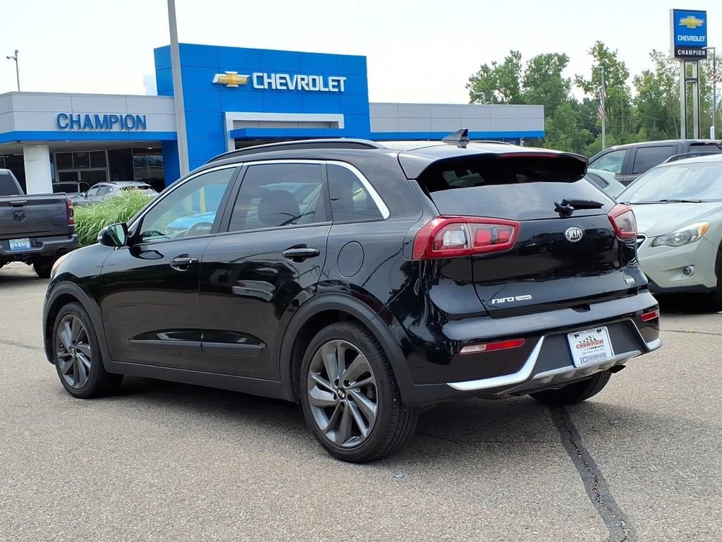 Used 2017 Black Kia EX image 6