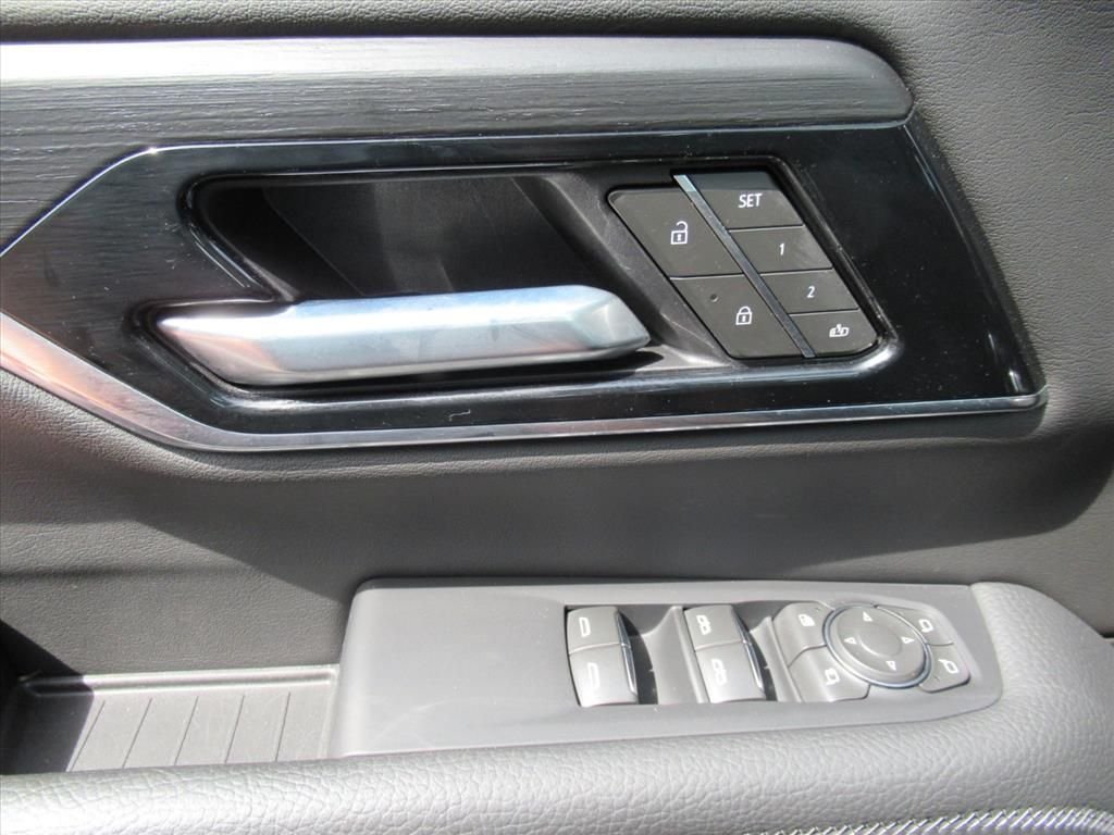 Used 2025 Silver GMC Denali image 20