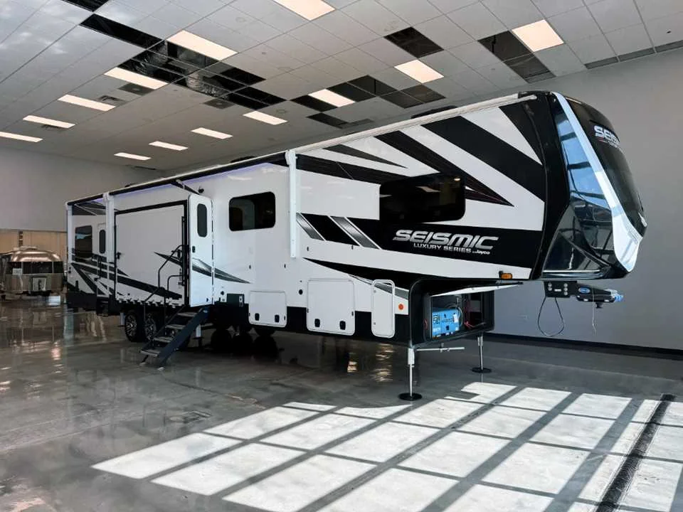 Used 2024 WHITE JAYCO  image 46