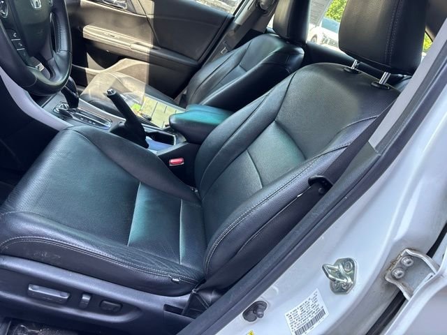 Used 2014 White Honda Sport image 15