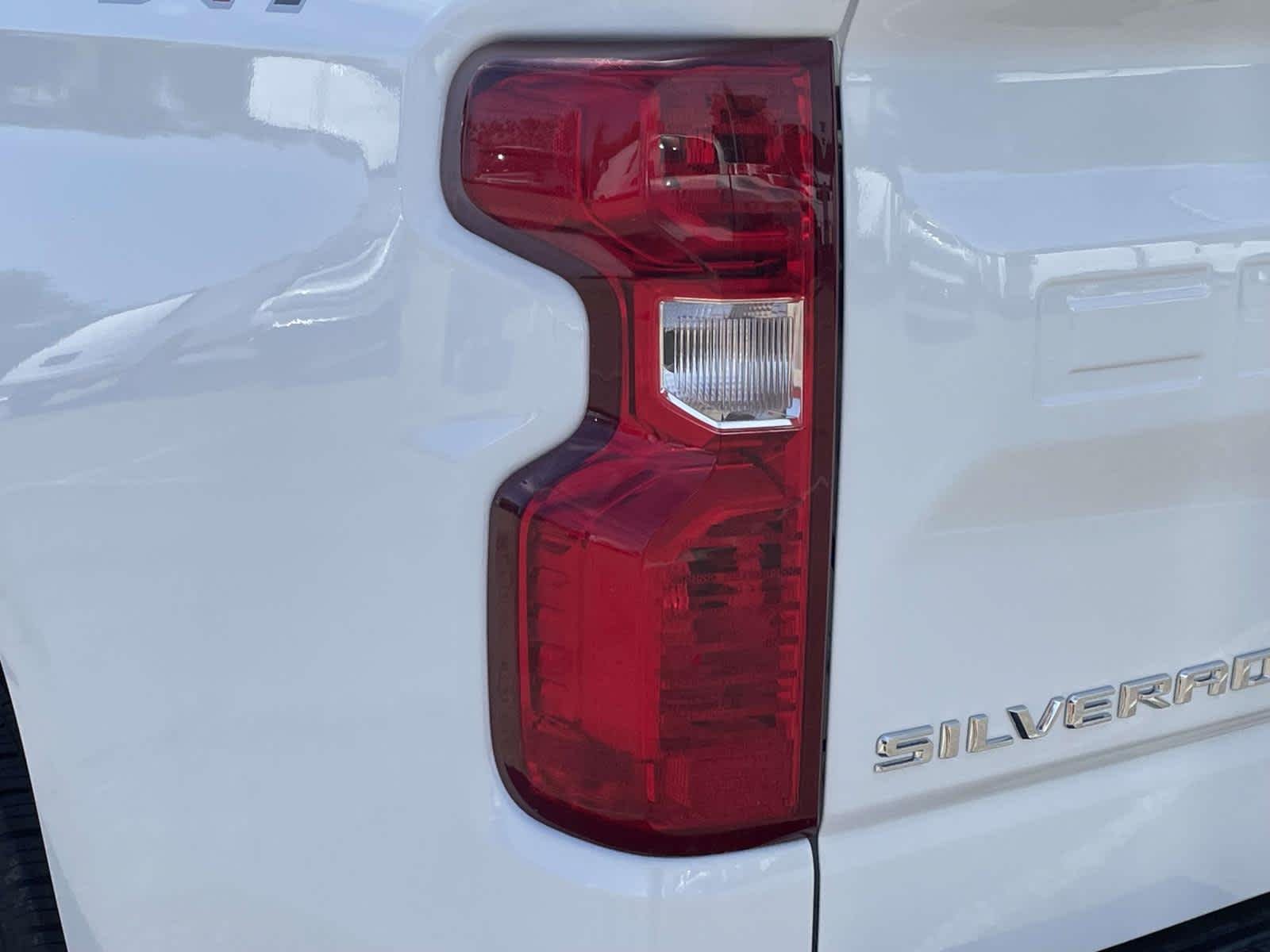 New 2026 Summit White Chevrolet LT (2FL) image 10